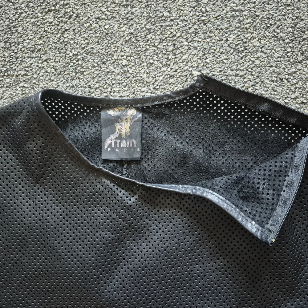 Black Men's Tank Top "DISCOUNTED" - Picture 4 of 9